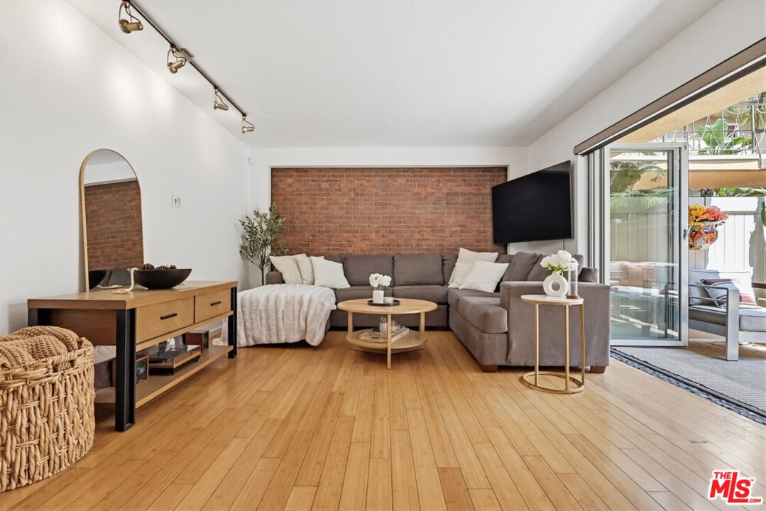 970 Palm Ave Unit: 101