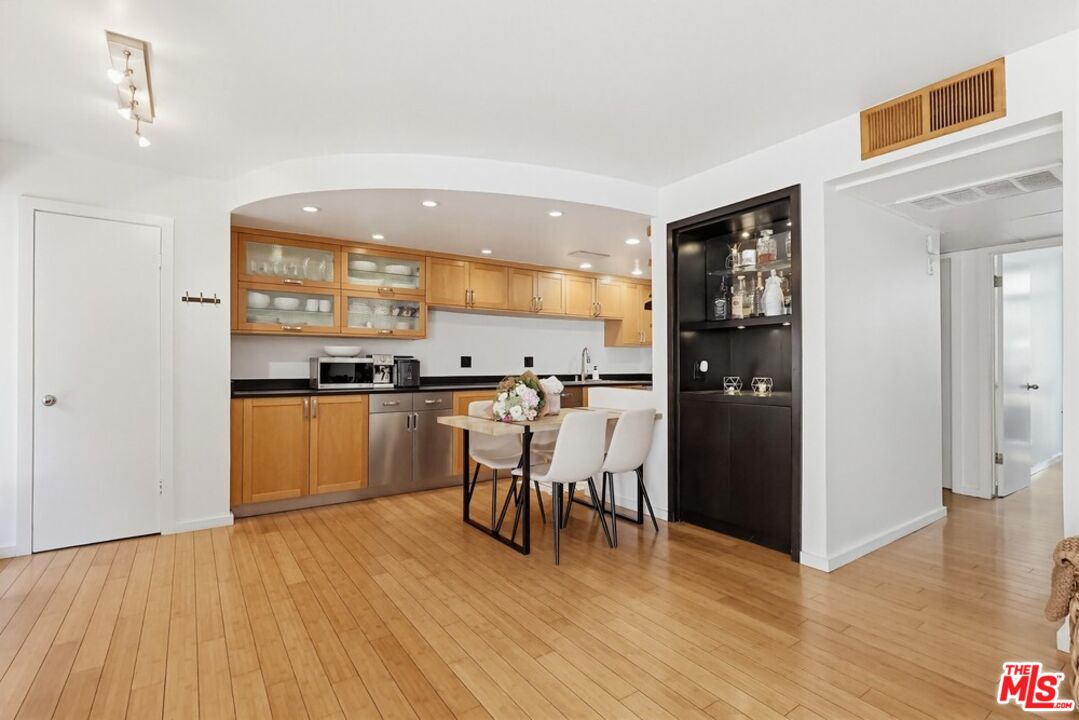 970 Palm Ave Unit: 101
