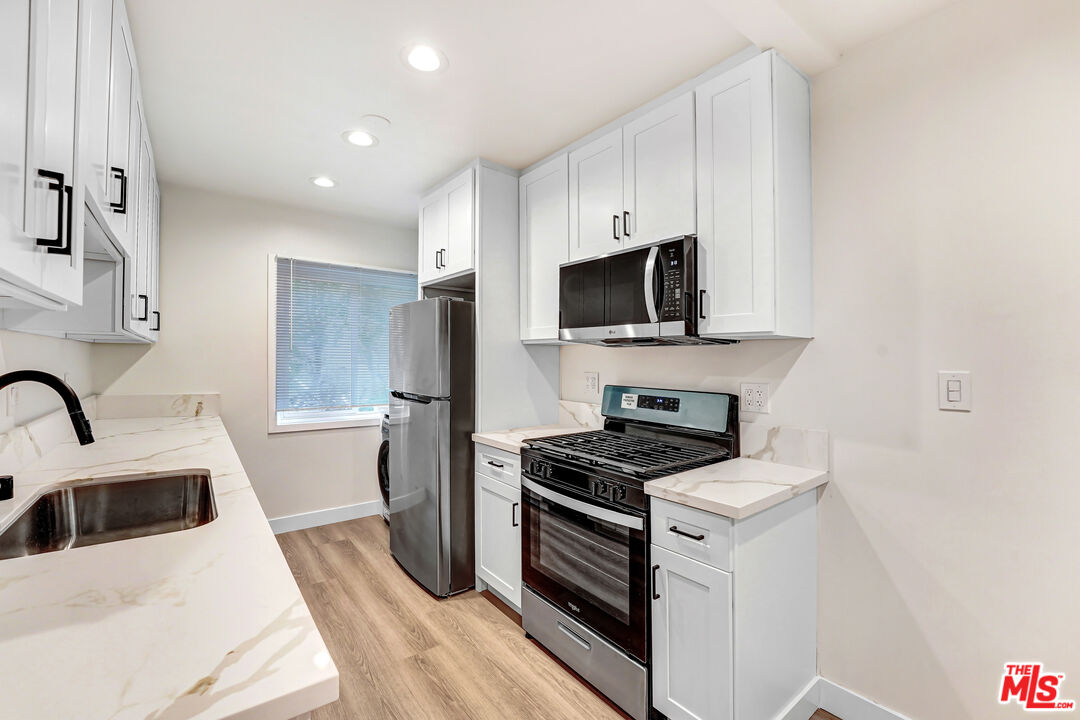 525 N Sweetzer Ave Unit: 3