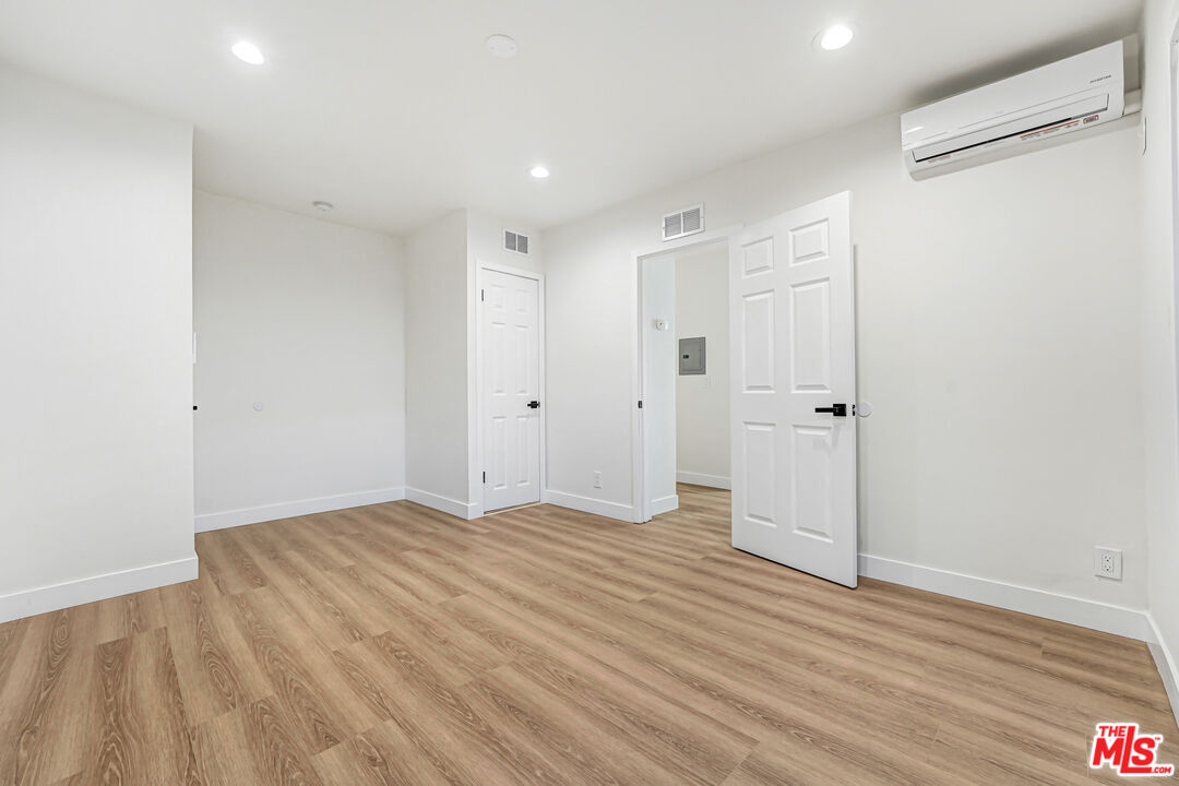 525 N Sweetzer Ave Unit: 3