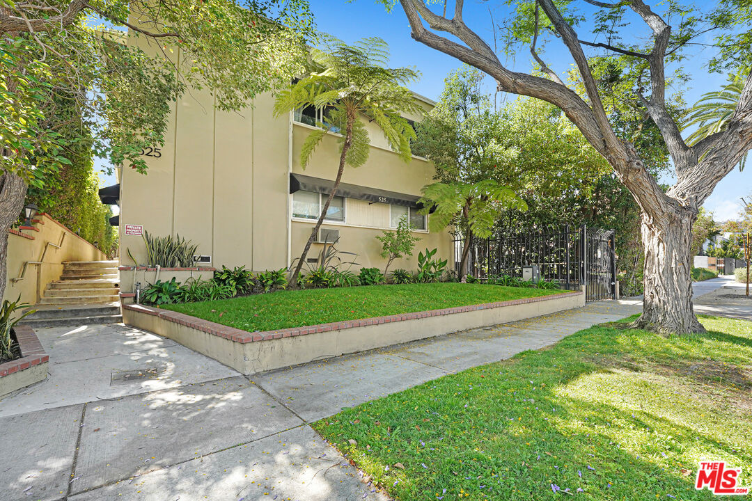 525 N Sweetzer Ave Unit: 3