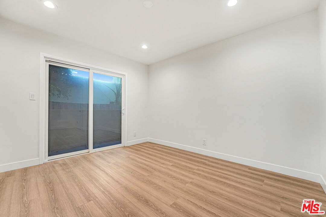 525 N Sweetzer Ave Unit: 3