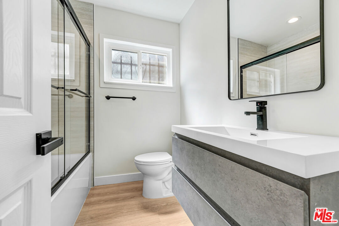 525 N Sweetzer Ave Unit: 3