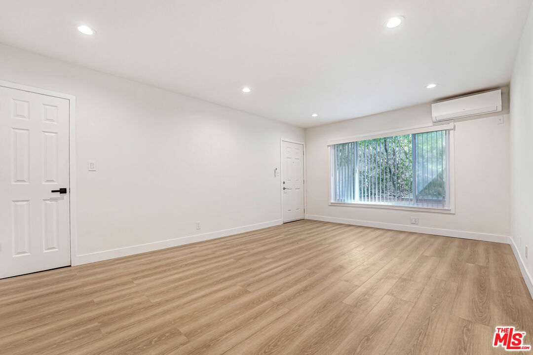 525 N Sweetzer Ave Unit: 3