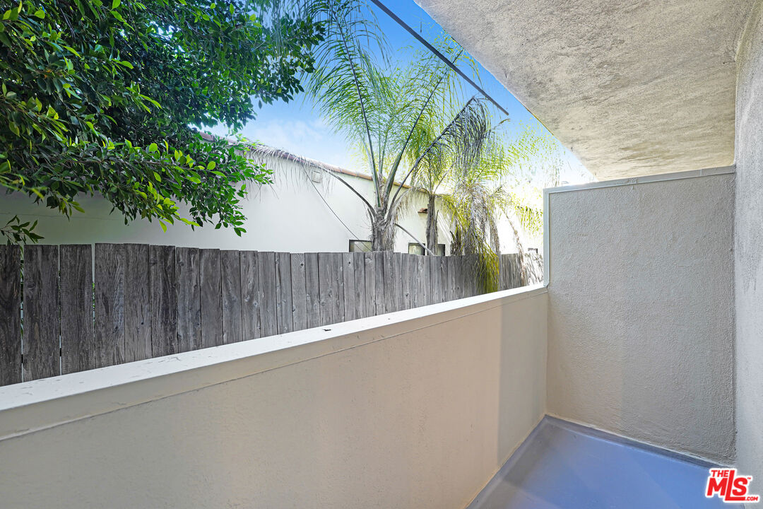 525 N Sweetzer Ave Unit: 3