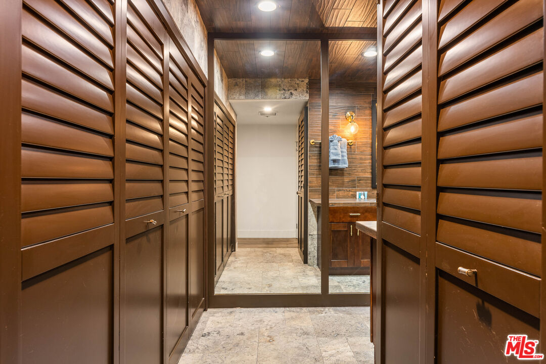 600 W 9th St Unit: 115