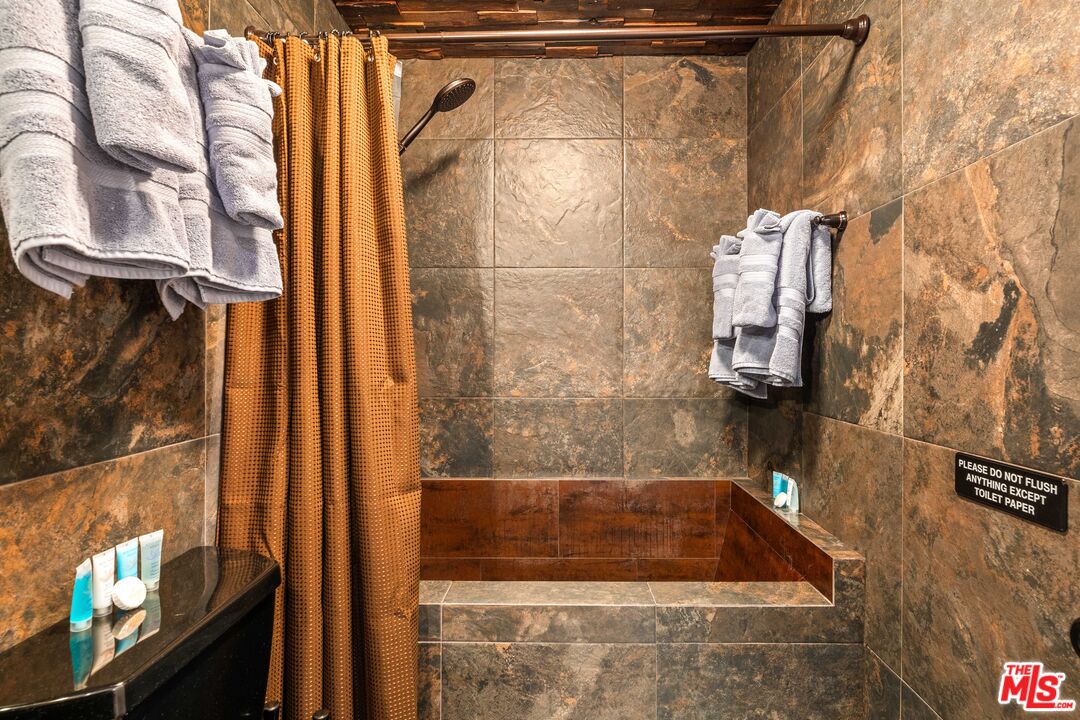 600 W 9th St Unit: 115