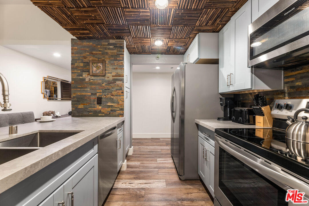 600 W 9th St Unit: 115