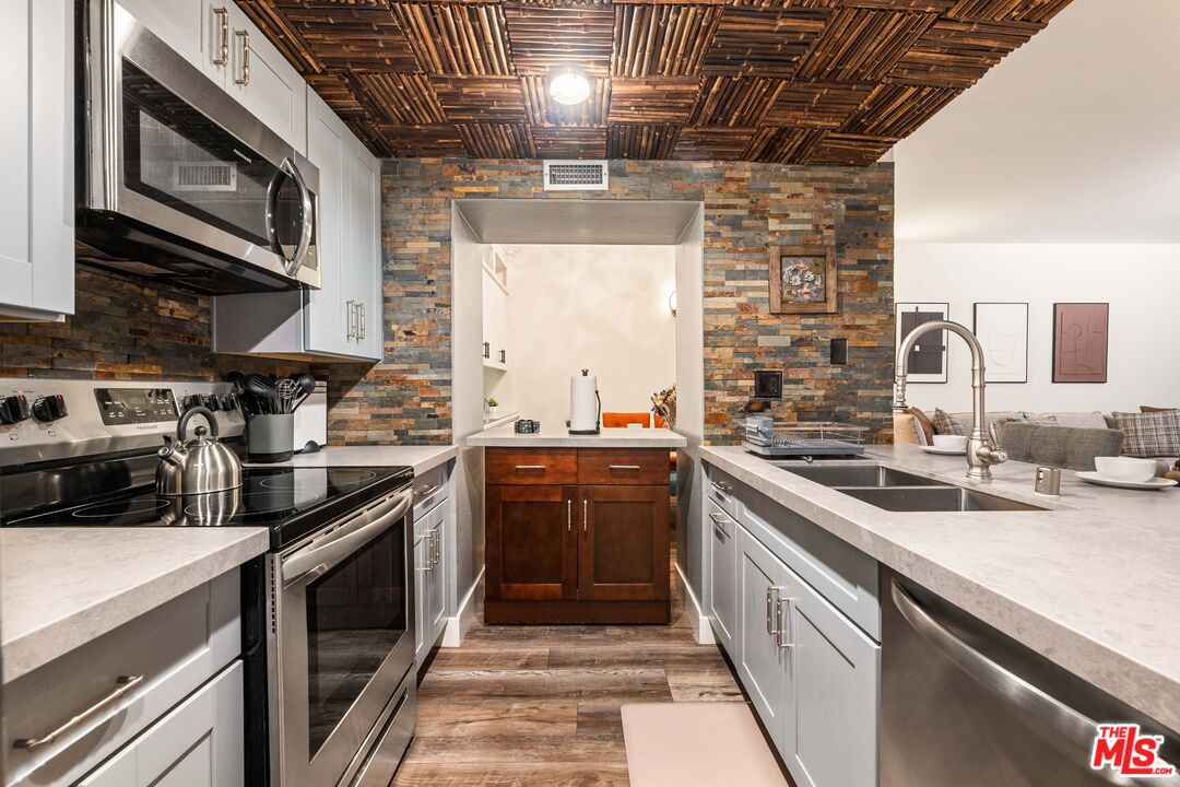 600 W 9th St Unit: 115