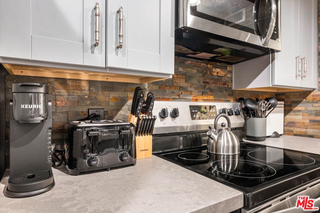 600 W 9th St Unit: 115