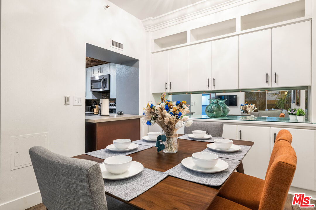 600 W 9th St Unit: 115