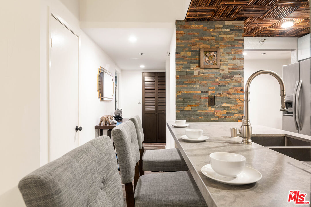 600 W 9th St Unit: 115