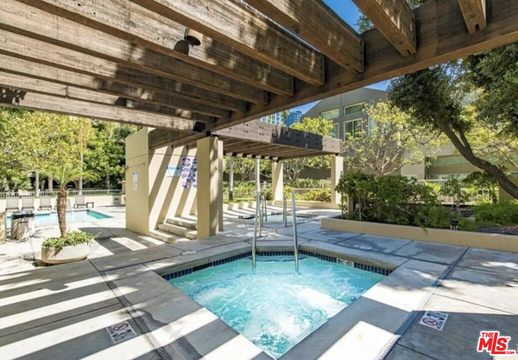 600 W 9th St Unit: 115