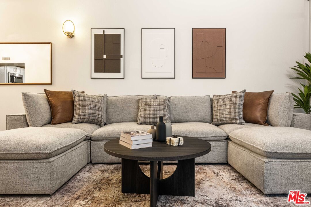 600 W 9th St Unit: 115