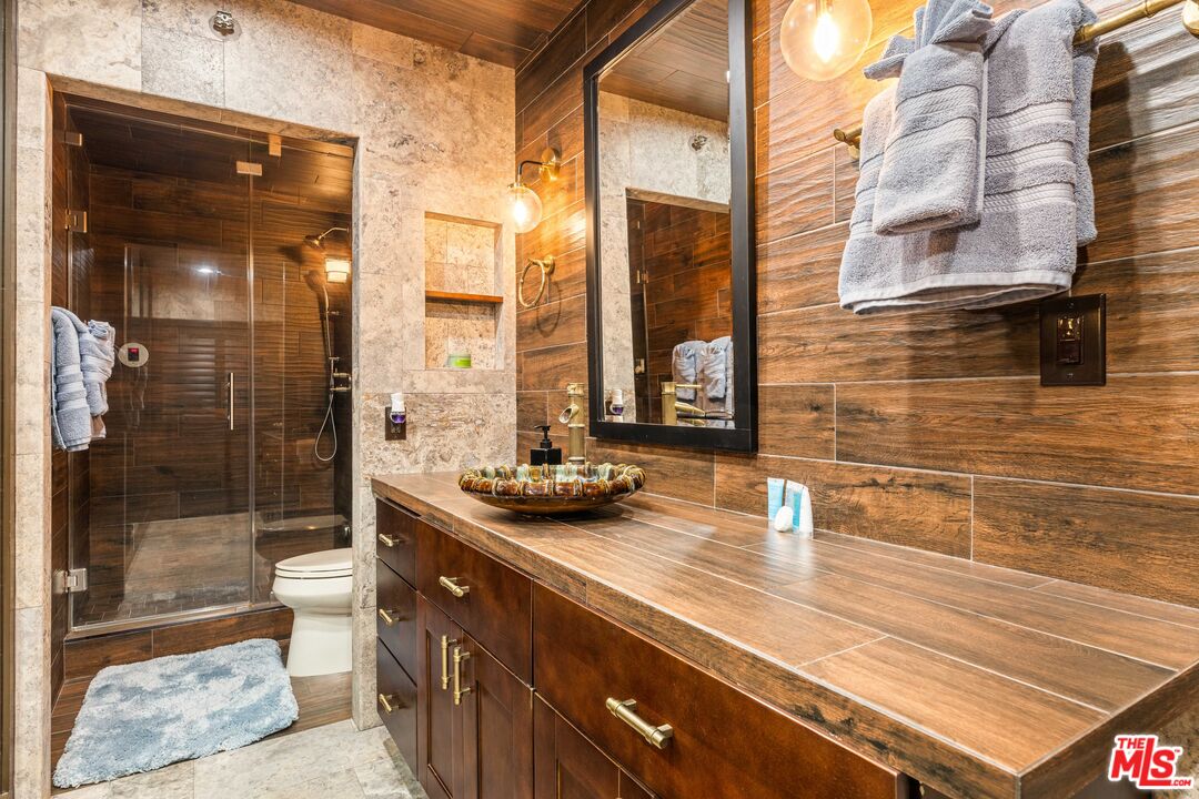 600 W 9th St Unit: 115