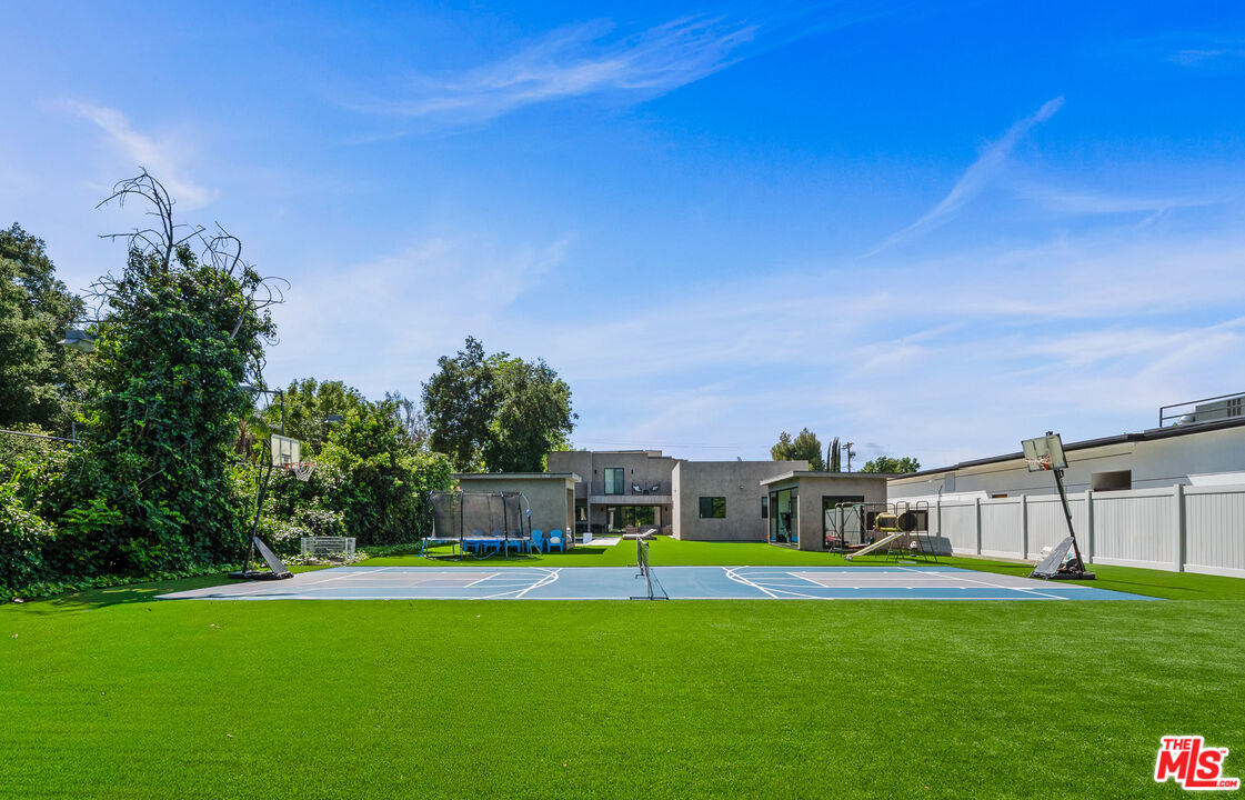 5826 Corbin Ave