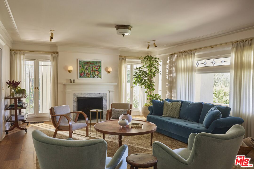 214 S Van Ness Ave
