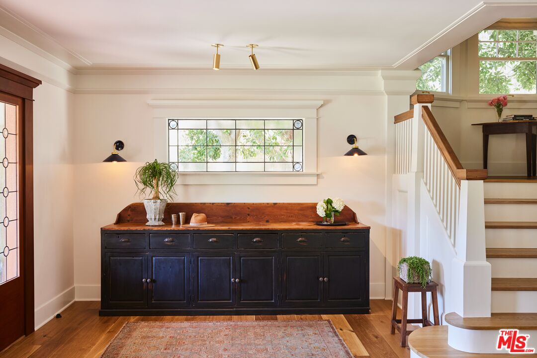 214 S Van Ness Ave