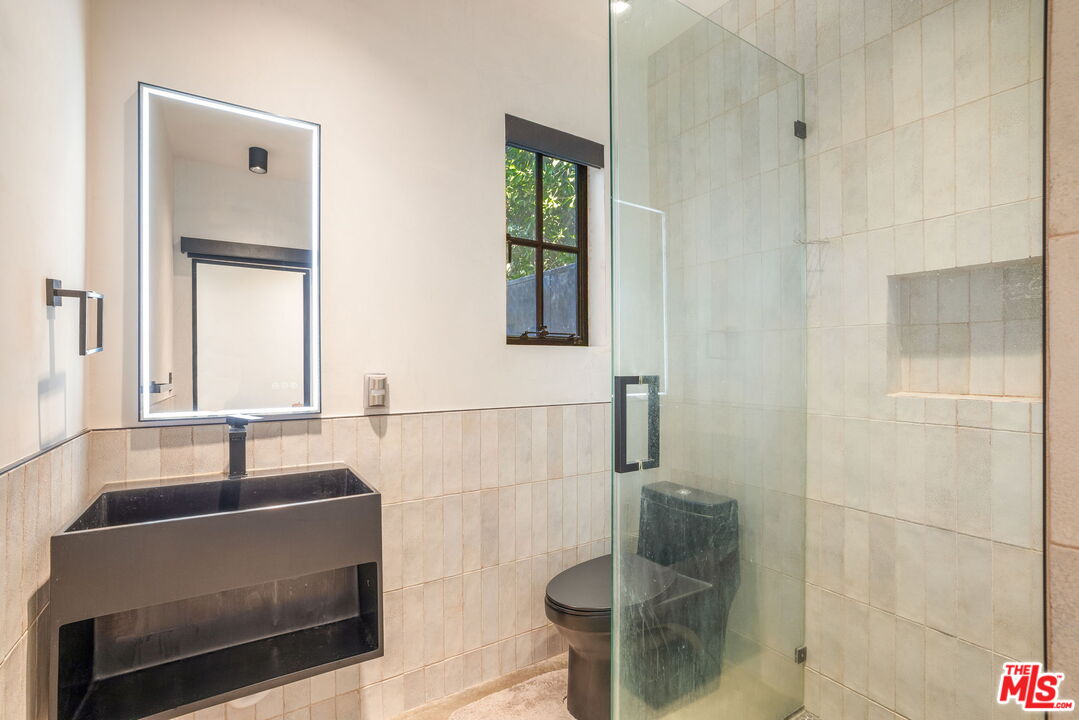 1142 Poinsettia Dr