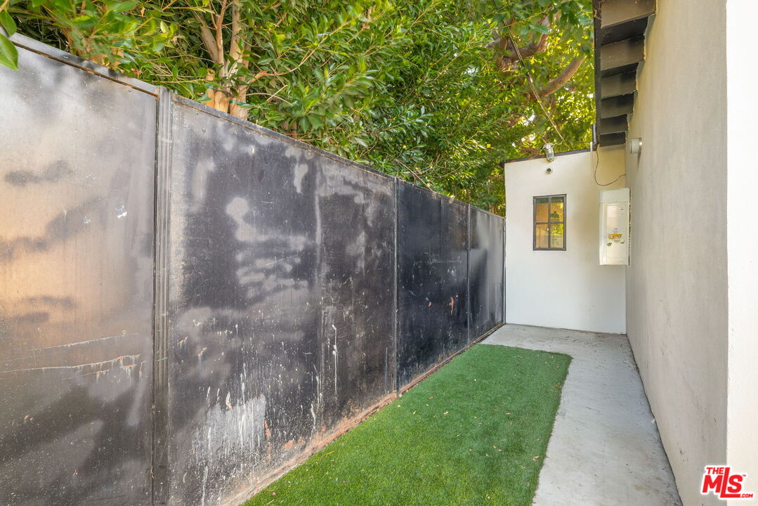 1142 Poinsettia Dr
