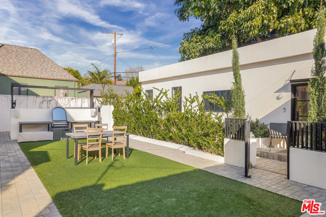 1142 Poinsettia Dr