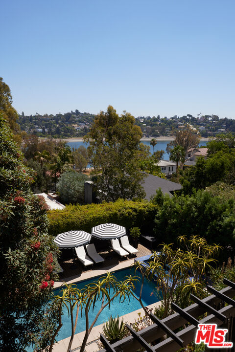 2232 Moreno Dr