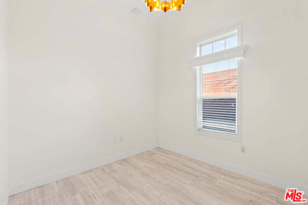 8250 Lankershim Blvd Unit: 112