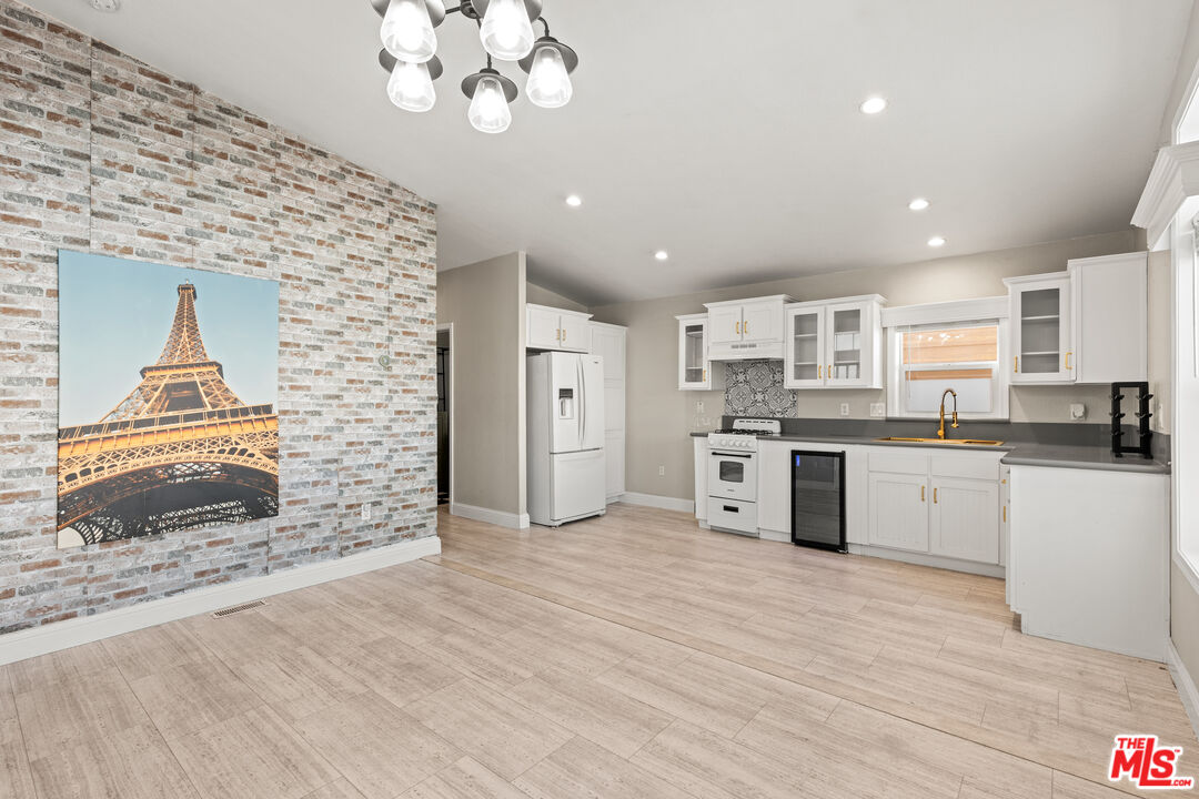 8250 Lankershim Blvd Unit: 112