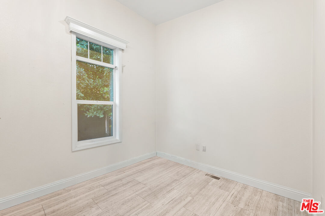 8250 Lankershim Blvd Unit: 112