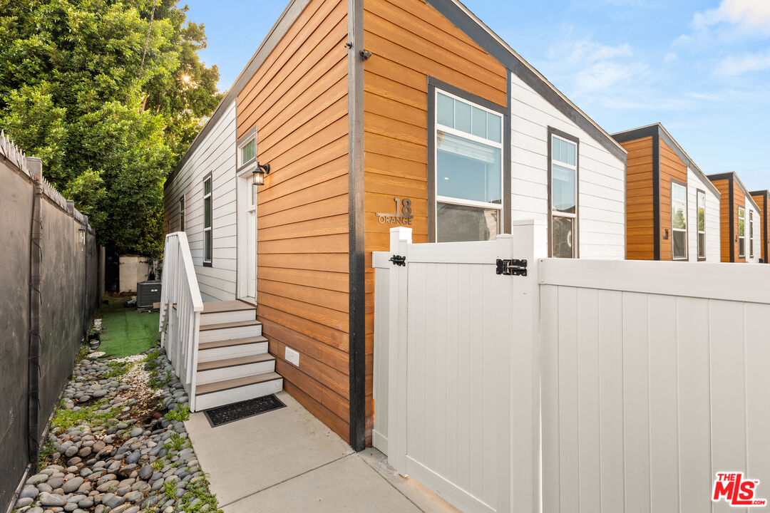 8250 Lankershim Blvd Unit: 112