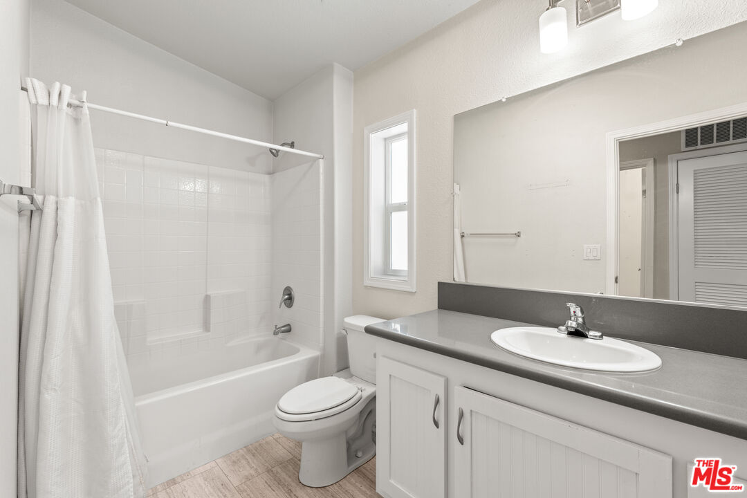8250 Lankershim Blvd Unit: 112