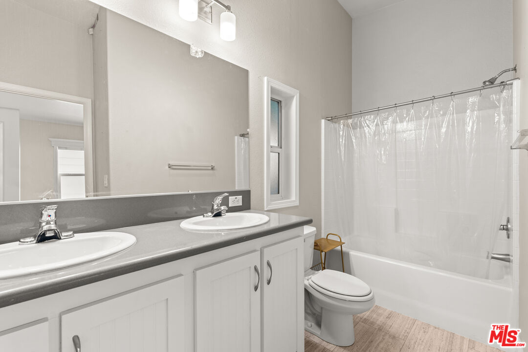 8250 Lankershim Blvd Unit: 112