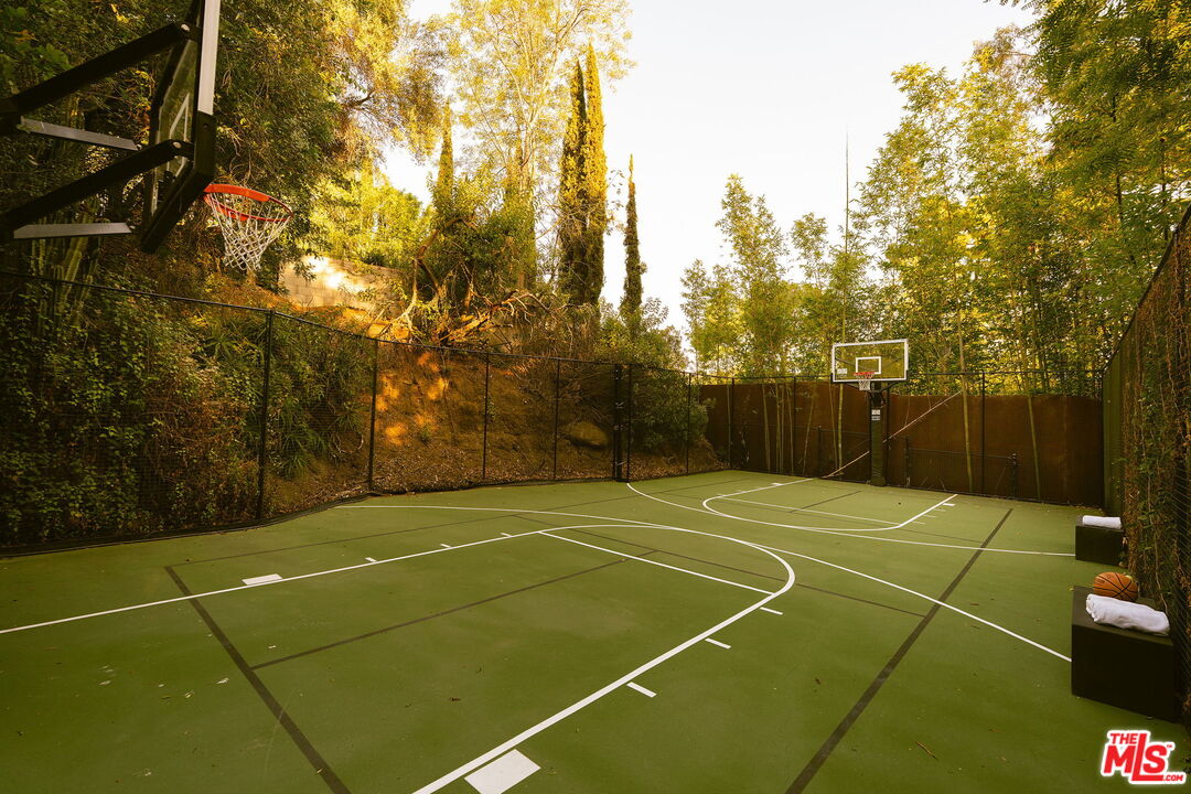 2753 La Cuesta Dr