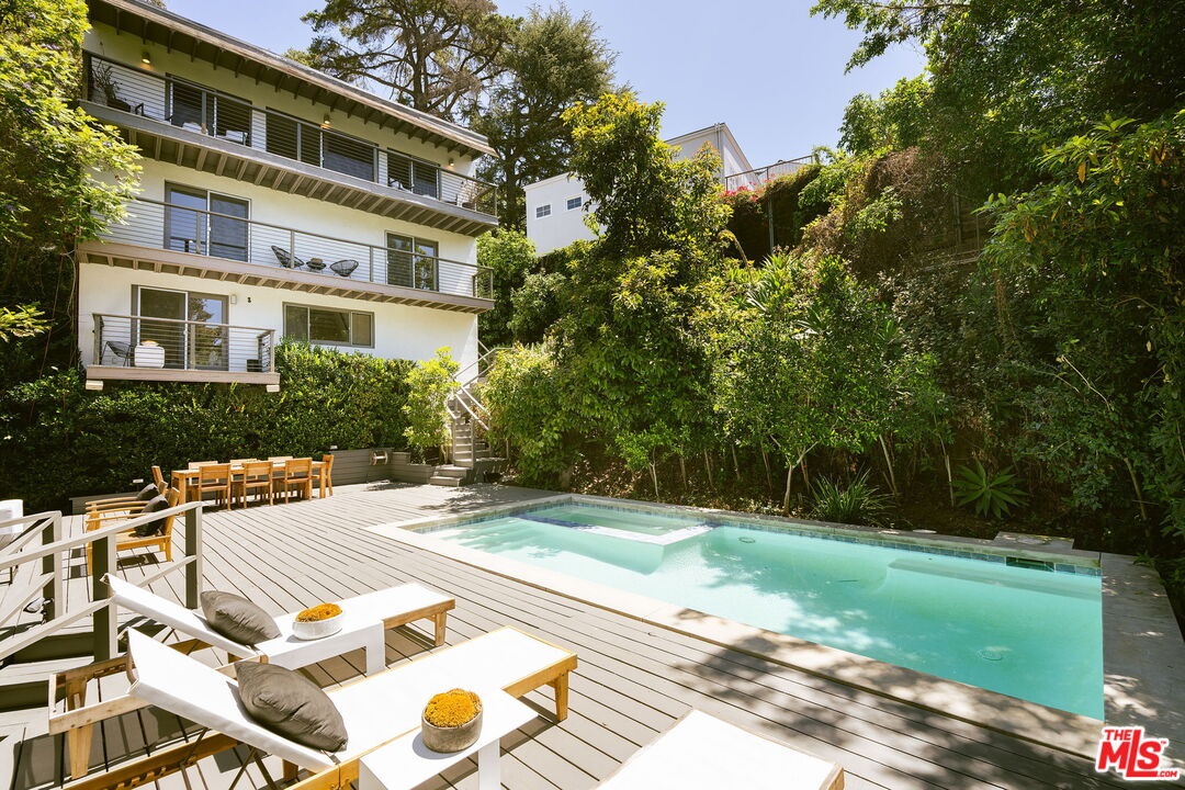 2753 La Cuesta Dr