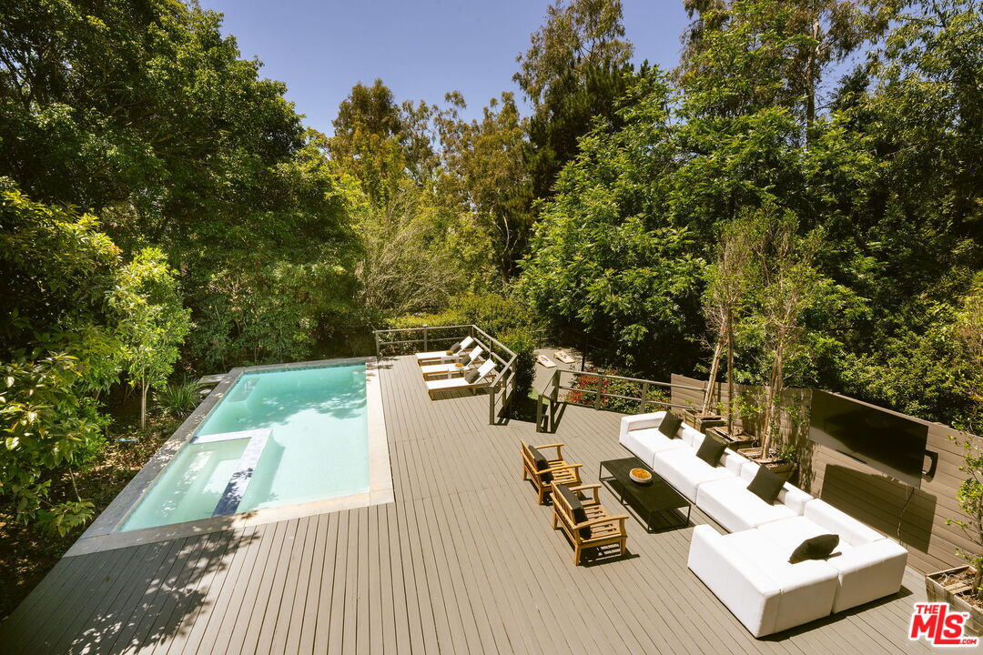 2753 La Cuesta Dr