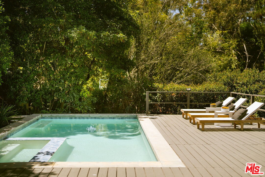 2753 La Cuesta Dr