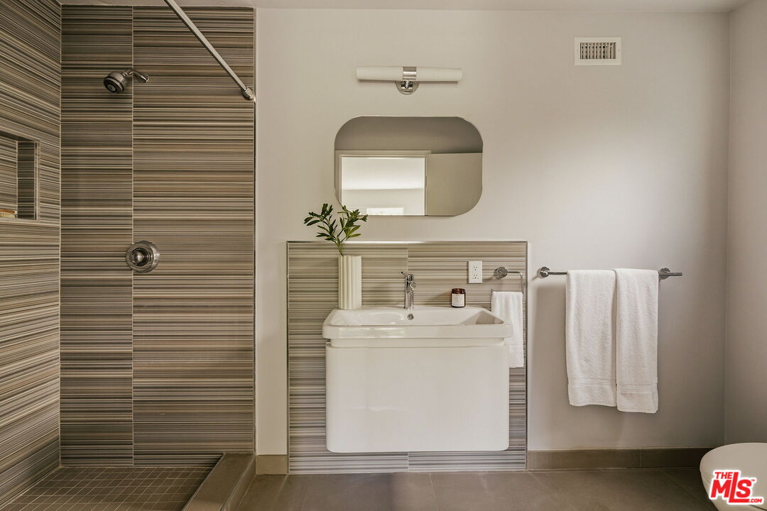 2753 La Cuesta Dr