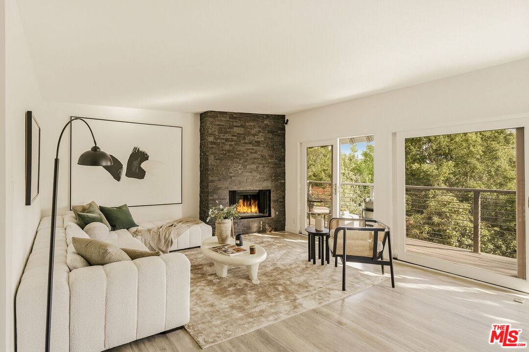 2753 La Cuesta Dr
