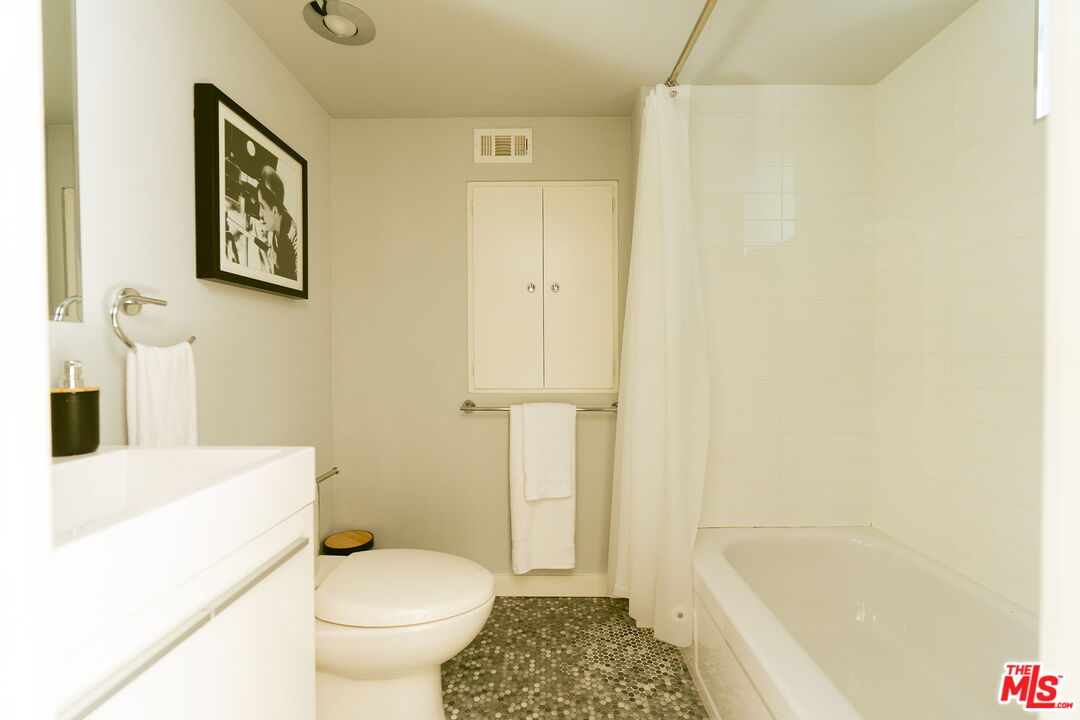 2753 La Cuesta Dr