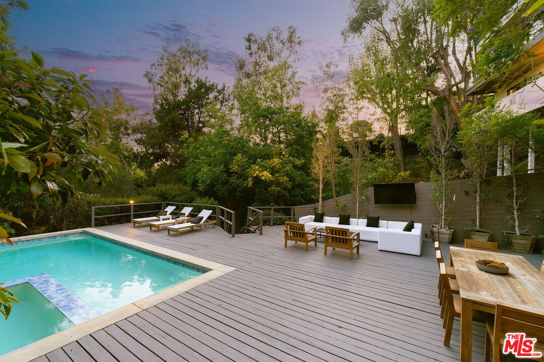 2753 La Cuesta Dr