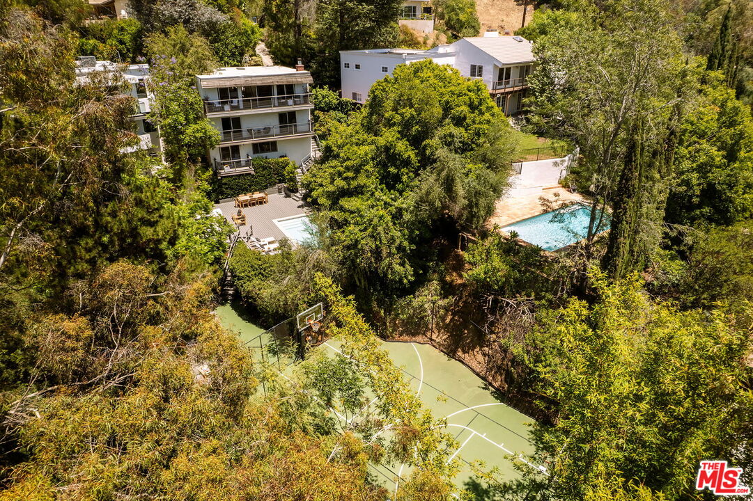2753 La Cuesta Dr