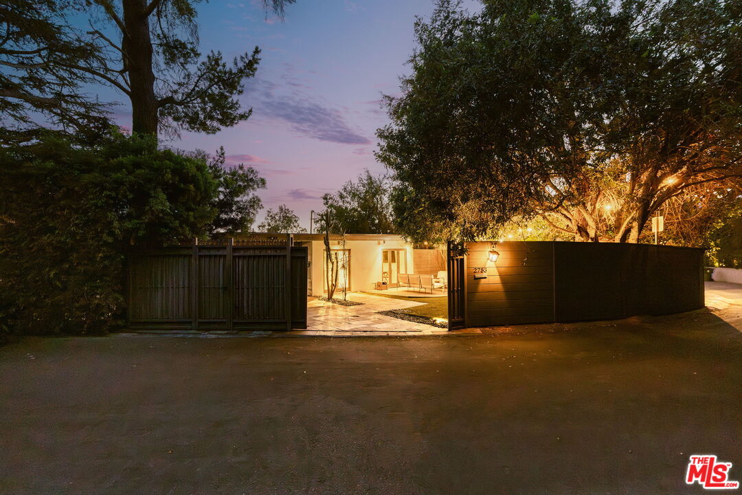 2753 La Cuesta Dr
