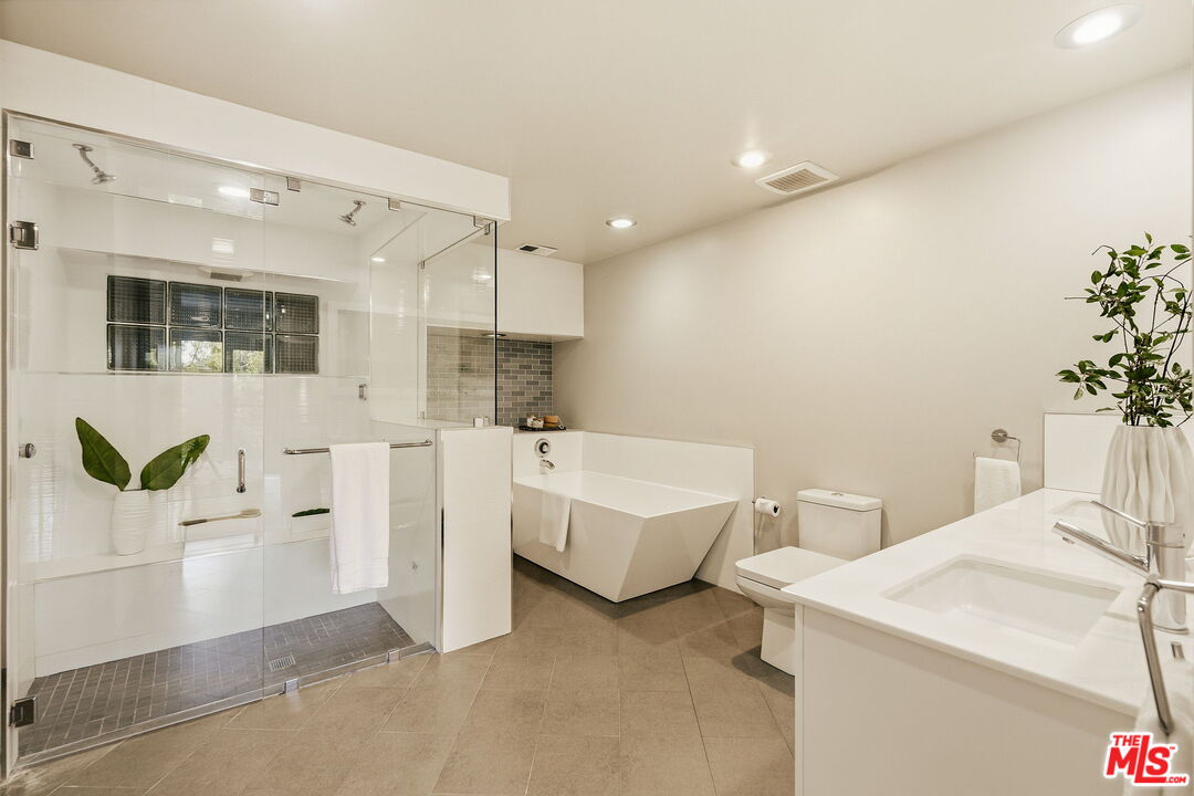 2753 La Cuesta Dr