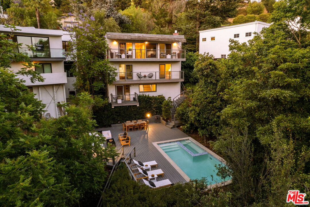 2753 La Cuesta Dr