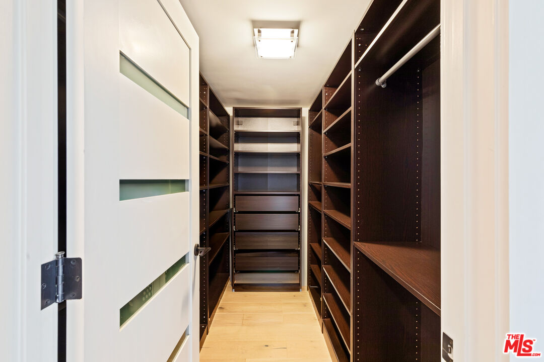 6209 Pacific Ave Unit: 201