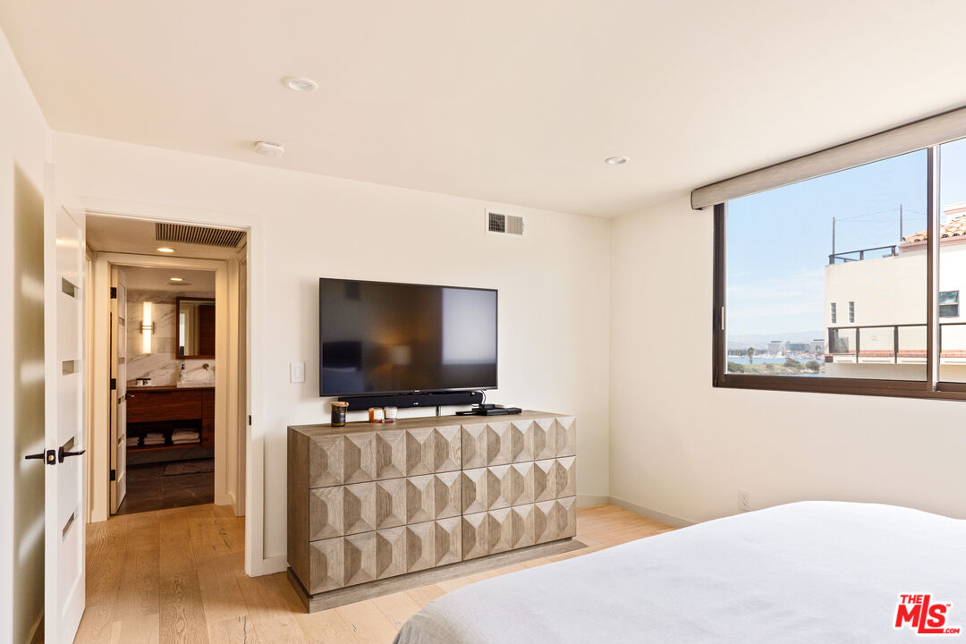 6209 Pacific Ave Unit: 201