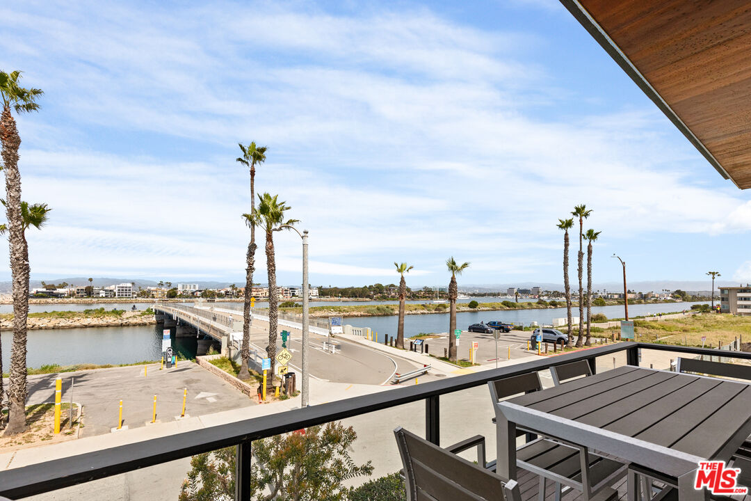 6209 Pacific Ave Unit: 201