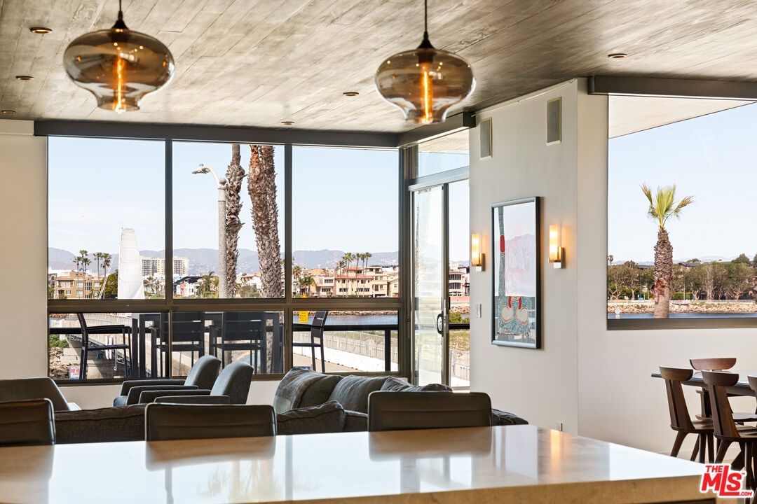 6209 Pacific Ave Unit: 201