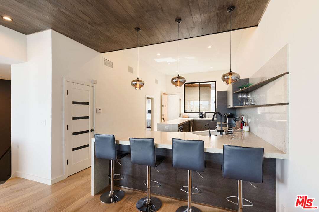 6209 Pacific Ave Unit: 201