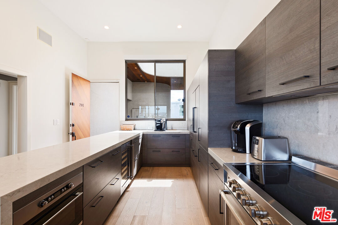6209 Pacific Ave Unit: 201
